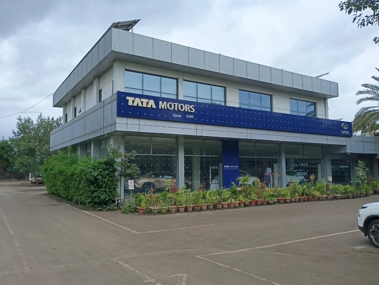 Tata Motors Commercial Vehicle Dealer – Ujwal Automotives Pvt Ltd